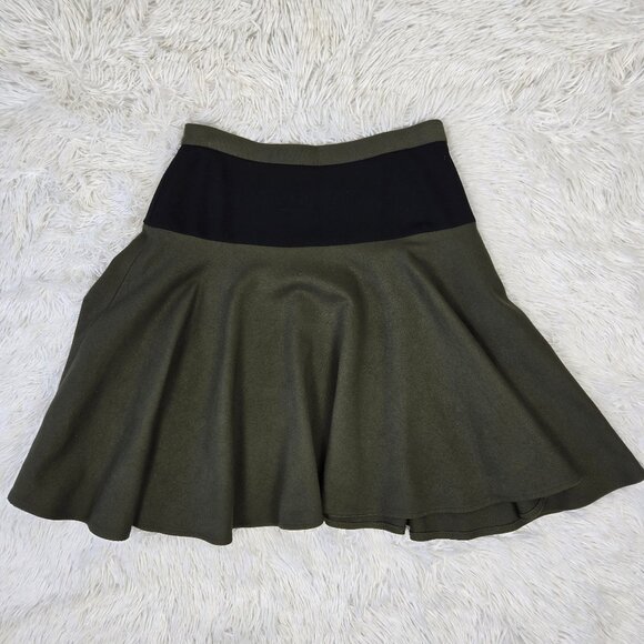 Gianni Bini Size 2 Olive Green Circle Mini Skirt Black Waist Accent Side Zip - Picture 1 of 8